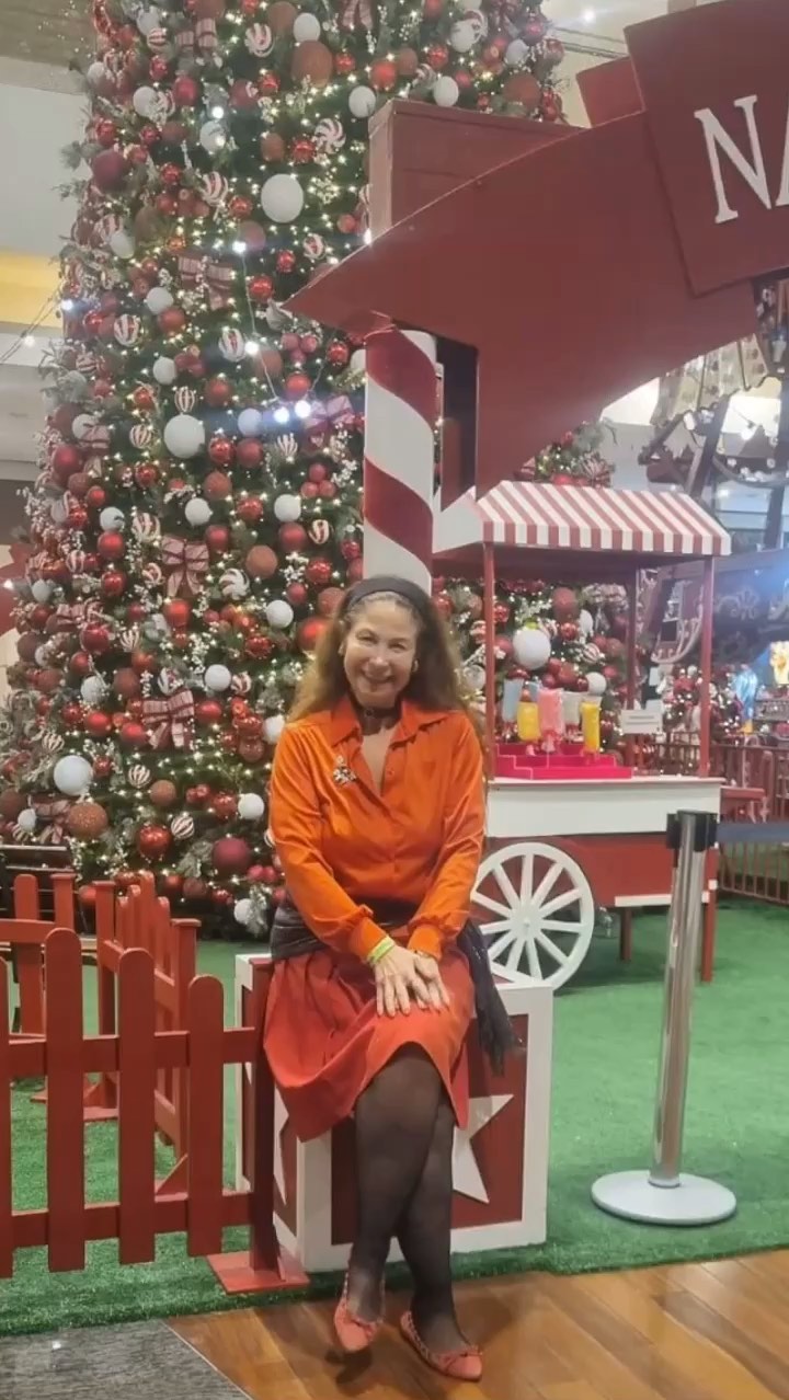 Gente, Natal chegando e eu, aqui, no @parkshoppingsaocaetano concluindo compras 🛍 inteligentes: com (muito) conforto, qualidade e com pesquisa de preços. 
E ainda curtindo essa decoração maravilhosa 🎄e concorrendo a cada R$ 300 com um número da sorte para concorrer a 2 Corolla Cross XRE. 
Bom demais! 
Ah, e quem for Gold ou Silver recebe, respectivamente, 4 vezes e 2 vezes números da sorte.
#parkshoppingsãocaetano #corollacross #xre #numerosdasorte