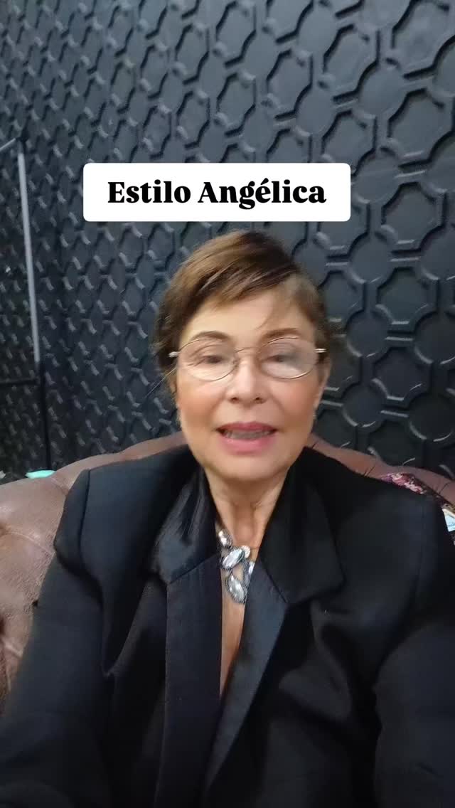 Missão dada, missão cumprida como celebrante social. 🙏🏻😇
O début de Ana Beatriz foi muito bem estruturado, pensado e realizado. Dedico à família, representada, em especial na mamãe  @draelizianaaleixo , o sucesso de um evento que pode ser divido em dezenas de momentos de emoção. Muita emoção. 

#debutante #celebrante #15anos
@aiza_mariaa cerimonialista