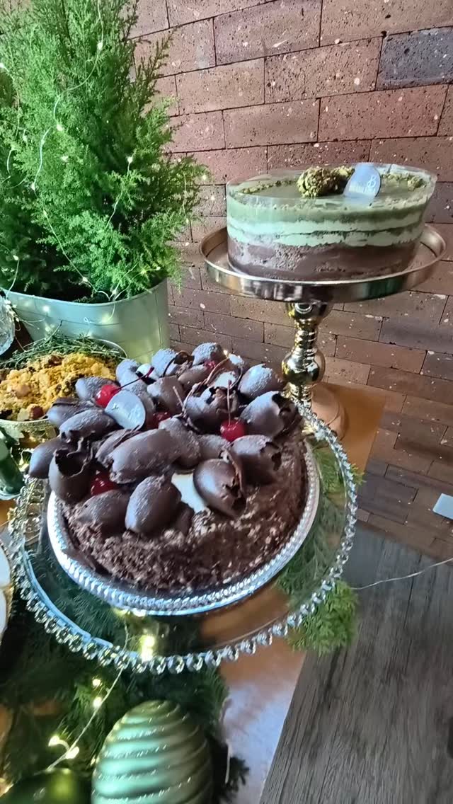 Sabor da Brasileira!
Para as ceias de fim de ano, cardápio especial da @padariabrasileira.

#ceiadenatal #quindimgourmet #estiloangelica #padariabrasileira #adorodoces #maximaassessoriadeimprensa #lombo #ravioli #pudim #pistache